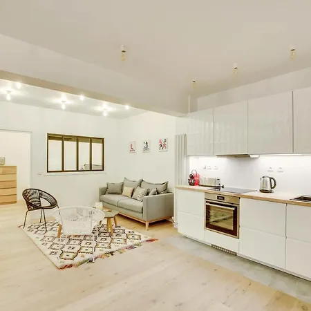 Central & Stylish Renovated Parisian Apt / 6-8 Guests-3